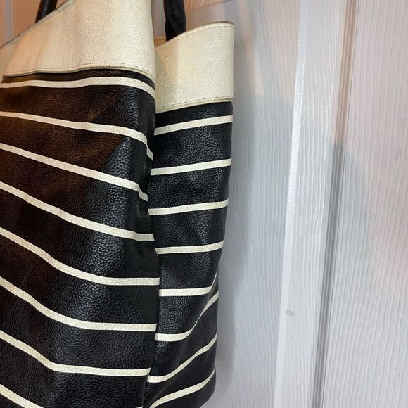 Betsey Johnson Black &white stripes shoulder bag hot pink heart quilted pocket - Picture 6 of 15